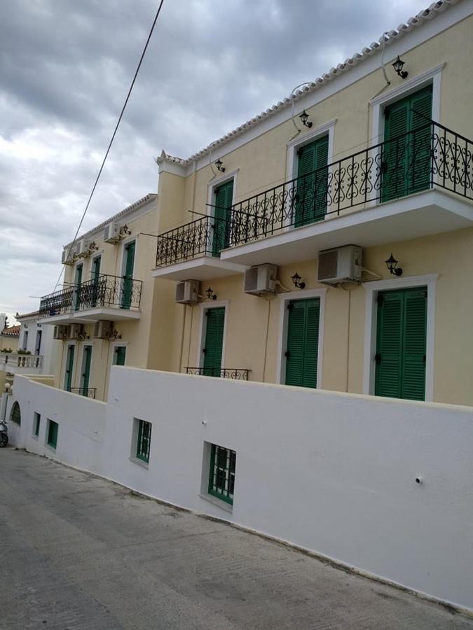 Bay'S Aparthotel Spetses Town Exterior photo